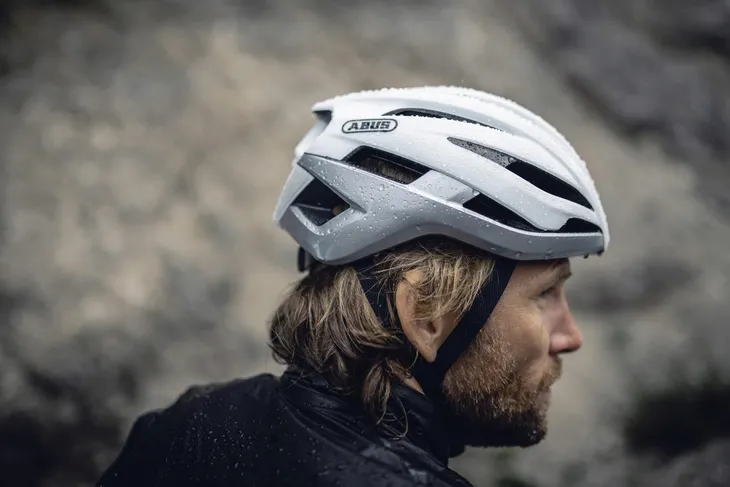 kask-abus-stormchaser-ace-lekki-57-61cm-szary