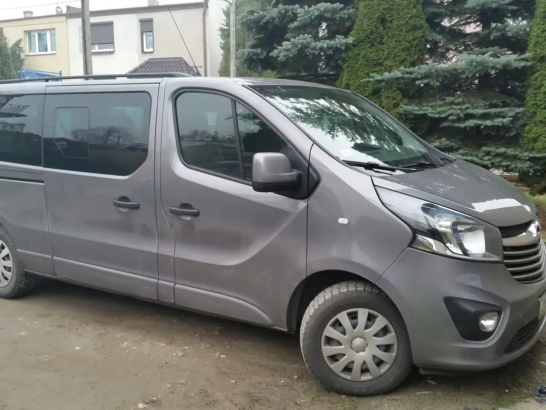 renault-trafic-2014-long-relingi-bagaznik-stan-nowy