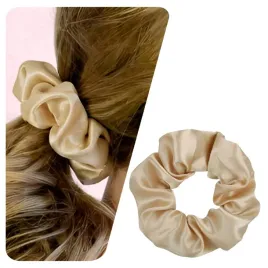 gumka-do-wlosow-satynowa-scrunchie-kremowa-bezpieczna-z-polyskiem-wygodna