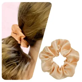 gumka-do-wlosow-satynowa-scrunchie-bezowa-bezpieczna-z-polyskiem-wygodna