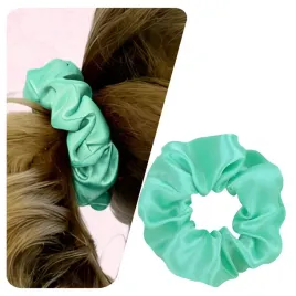 gumka-do-wlosow-satynowa-scrunchie-turkusowa-bezpieczna-z-polyskiem-wygodna