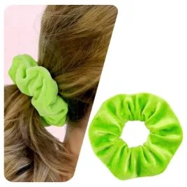 gumka-do-wlosow-welurowa-scrunchies-zielona-duza-frotka-bezpieczna-wygodna