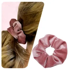 gumka-do-wlosow-welurowa-scrunchies-rozowa-duza-xxl-modna-frotka-wygodna