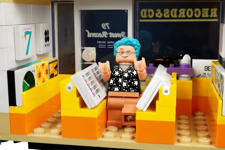 lego-ideas-21339-bts-dynamite-wiek-dziecka-18-lat