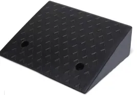 najazd-gumowa-rampa-kraweznikowa-50x41x135-cm-antyposlizgowa