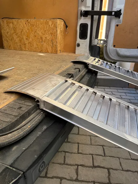 Najazdy aluminiowe najazd rampy załadowcze idealne do busów 2,5m do 2600kg