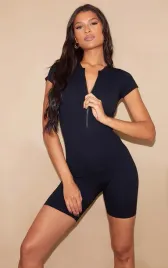 czarny-kombinezon-z-krotkim-rekawem-prettylittlething-s