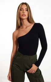 czarne-body-na-jedno-ramie-prettylittlething-l