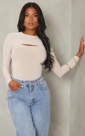 bezowe-body-z-wycieciem-na-dekolcie-prettylittlething-xl