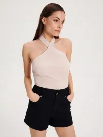 czarne-szorty-z-wysokim-stanem-reserved-xs