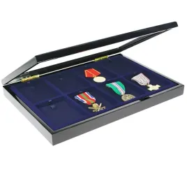 safe-premium-drewniana-gablota-na-ordery-i-medale