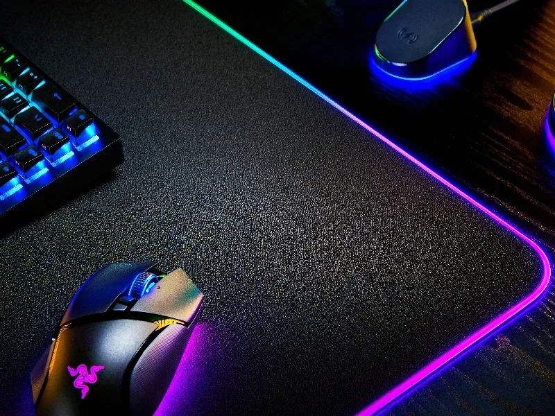 razer-strider-chroma-gaming-mouse-pad