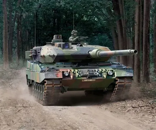czolg-leopard-2a6-a6nl-model-leopard-2a6-a6nl