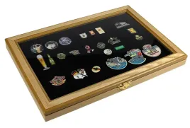safe-design-wild-oak-drewniana-gablota-na-pinsy-i-medale