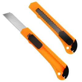 noz-z-ostrzem-lamanym-tapeciak-ostry-tapicerski-ostrze-17-mm-1-szt