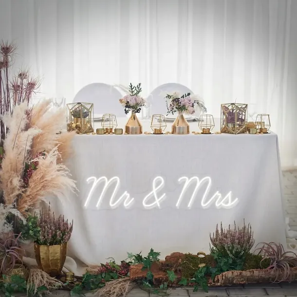neon-led-mr-and-mrs-70x11cm