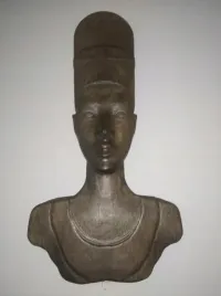 plaskorzezba-egipt-nefretiti-drewno-prezent