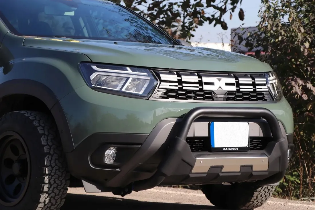 dacia-duster-orurowanie-przednie-amazon-czarne-kangur