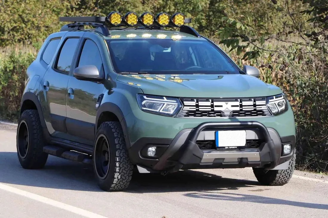 dacia-duster-orurowanie-przednie-amazon-czarne-kangur