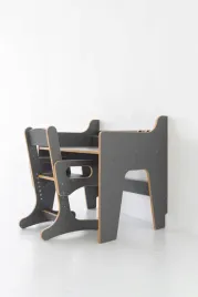 regulowane-biurko-i-krzeselko-dzieciece-szare-zestaw-ergonomiczny