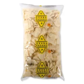 ser-grana-padano-dop-w-platkach-1-kg-auricchio
