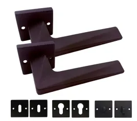 domino-klamka-kortez-qr-czarna-matowa-kwadratowa-rozety-w-komplecie