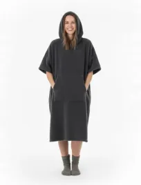 ponczo-do-morsowania-z-kapturem-szybkoschnacy-recznik-unisex-szary