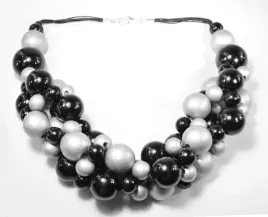 kolia-drewniana-czarno-srebrna-korale-drewniane-naszyjnik-handmade