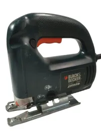 wyrzynarka-black-and-decker-ks631-400w-glebokosc-ciecia-65mm-drewno