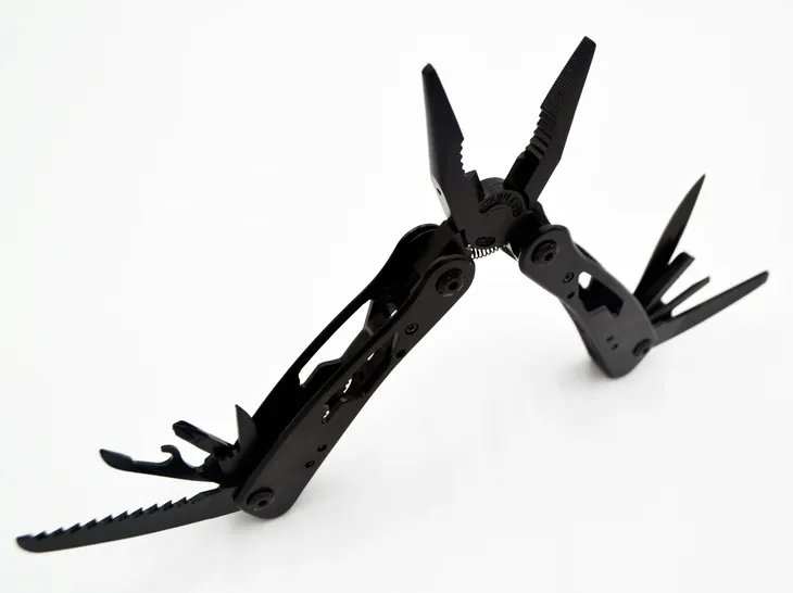 multitool-narzedzie-wielofunkcyjne-scyzoryk-etui-stan-nowy