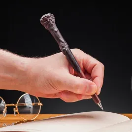 dlugopis-rozdzka-harry-potter-magiczny-gadzet-papierniczy-dla-fana