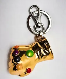 metalowy-breloczek-do-kluczy-avengers-rekawica-nieskonczonosci-marvela