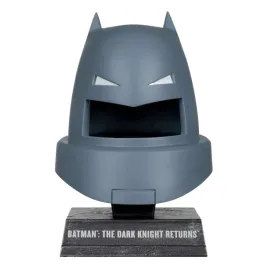 miniaturka-kaptura-batman-armoured-1-3-dc-direct-dark-knight-returns-18