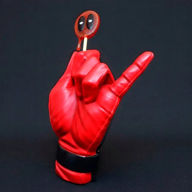 figurka-diamond-select-deadpool-heroic-hands-26-cm-statua-marvel-marka-bez-marki