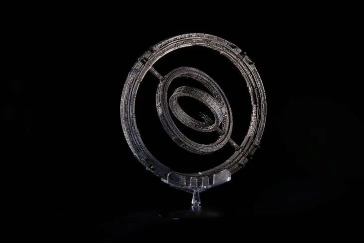die-cast-model-statku-invictus-z-serii-foundation-20-cm-nazwa-die-cast-model-statku-invictus-z-serii-foundation