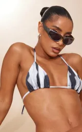 monochromatyczna-trojkatna-gora-od-bikini-prettylittlething-l