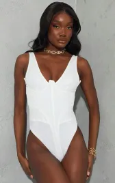biale-body-na-ramiaczkach-prettylittlething-m
