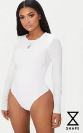 biale-body-z-dlugim-rekawem-prettylittlething-46