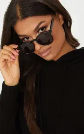 czarne-okragle-okulary-przeciwsloneczne-prettylittlething-uniwersalny