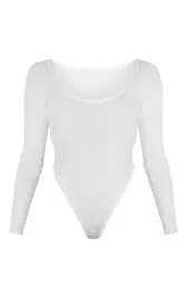 biale-body-z-dlugim-rekawem-prettylittlething-m