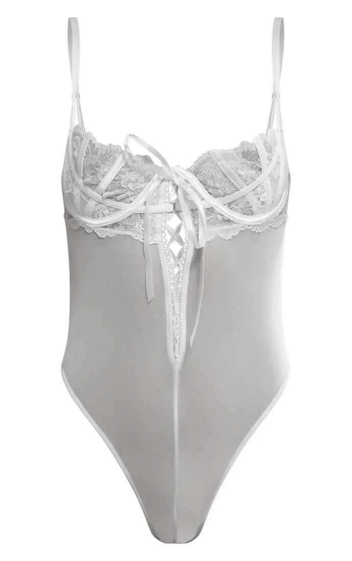 biale-sznurowane-body-prettylittlething-m