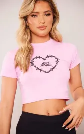 rozowy-crop-top-z-nadrukiem-prettylittlething-m