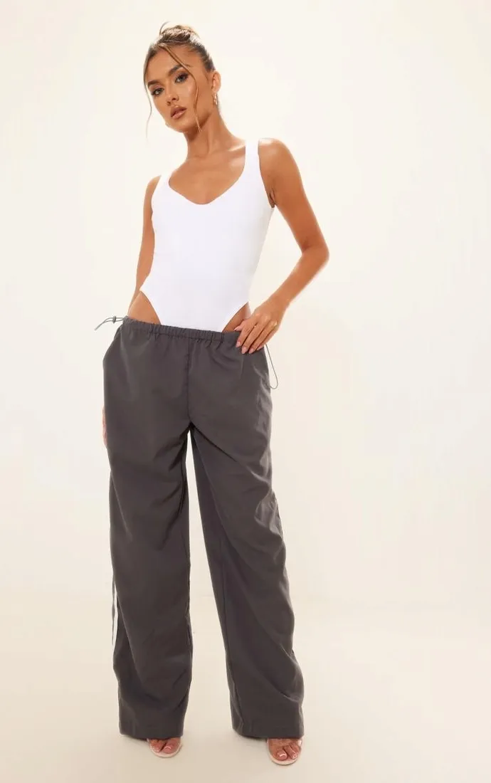biale-dopasowane-body-prettylittlething-l