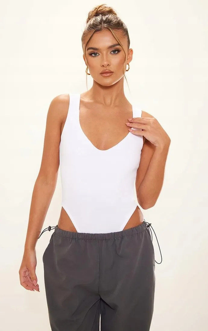 biale-strukturalne-body-prettylittlething-s-stan-nowy