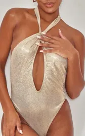 zloty-stroj-jednoczesciowy-z-wycieciem-prettylittlething-xxl