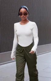 bezowe-body-z-dlugim-rekawem-prettylittlething-l