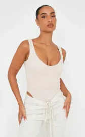 bezowe-strukturalne-body-prettylittlething-xl
