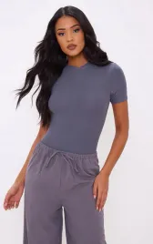 szare-przylegajace-body-prettylittlething-m