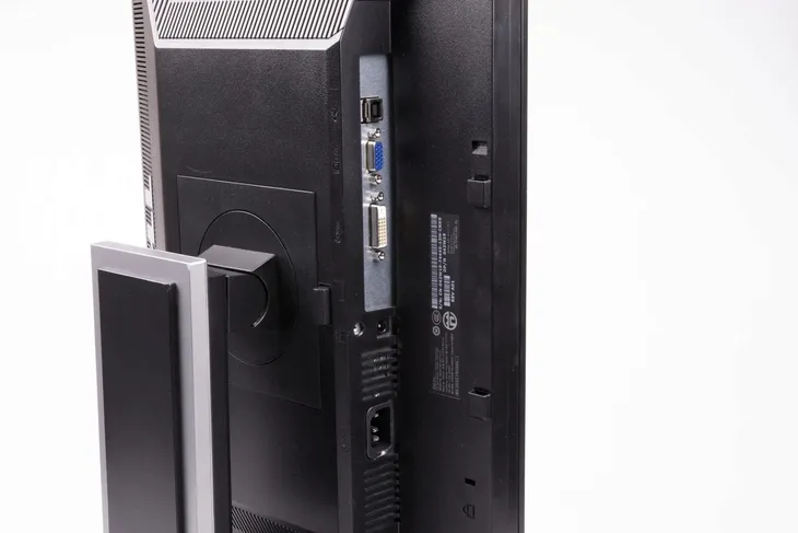 monitor-lcd-23-dell-p2311h-fullhd-1920x180px-tn-5ms-16-9-60hz-1000-1-pivot-czas-reakcji-5-ms