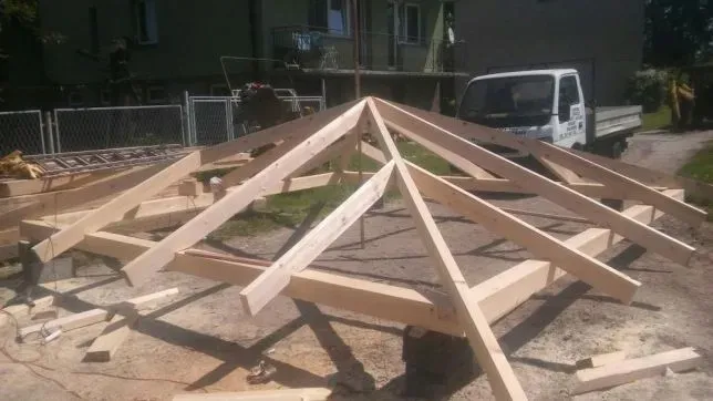 altana-konstrukcja-material-dominujacy-drewno